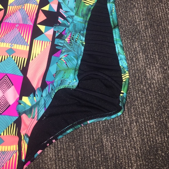 One piece bathing suit - Picture 2 of 3